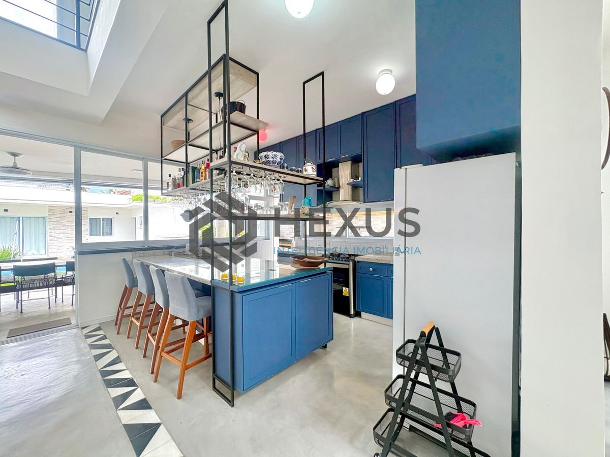 Foto 28 de Casa reformada com piscina e área gourmet no Jardim Acapulco, Guarujá