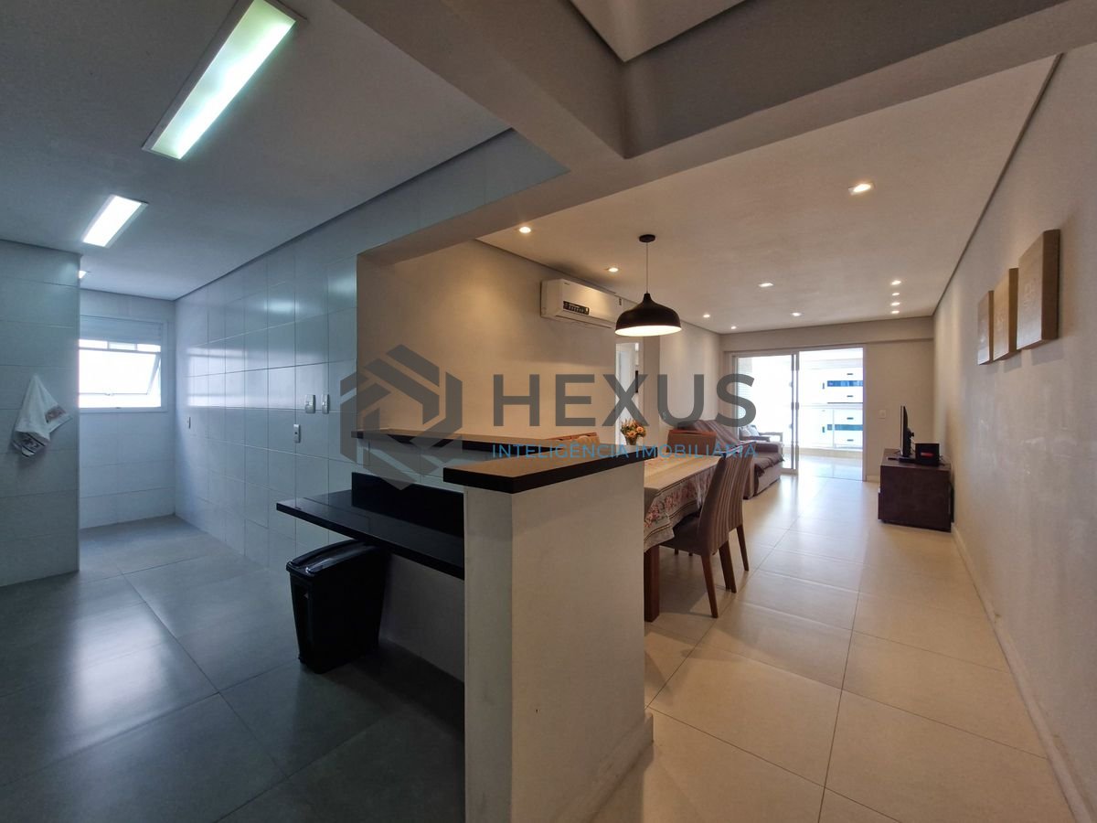Foto 6 de Apartamento reformado com varanda gourmet vista mar na beira mar no Jardim Astúrias, Guarujá