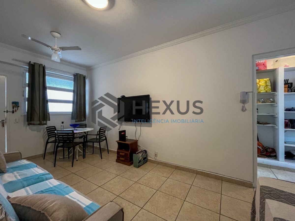 Foto 6 de Apartamento com varanda e lazer a 1 quadra da praia na região da Barra Funda nas Pitangueiras, Guarujá