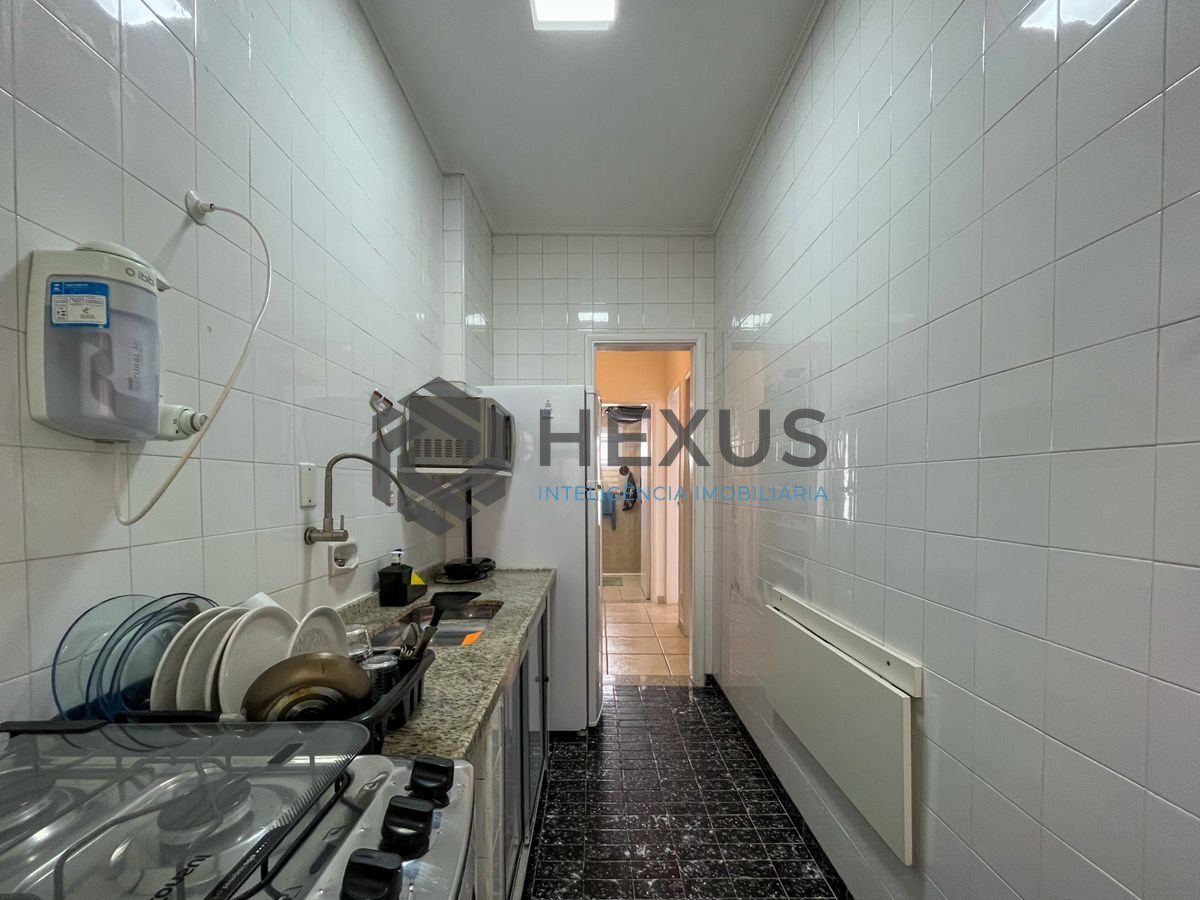 Foto 18 de Apartamento com varanda e lazer a 1 quadra da praia na região da Barra Funda nas Pitangueiras, Guarujá