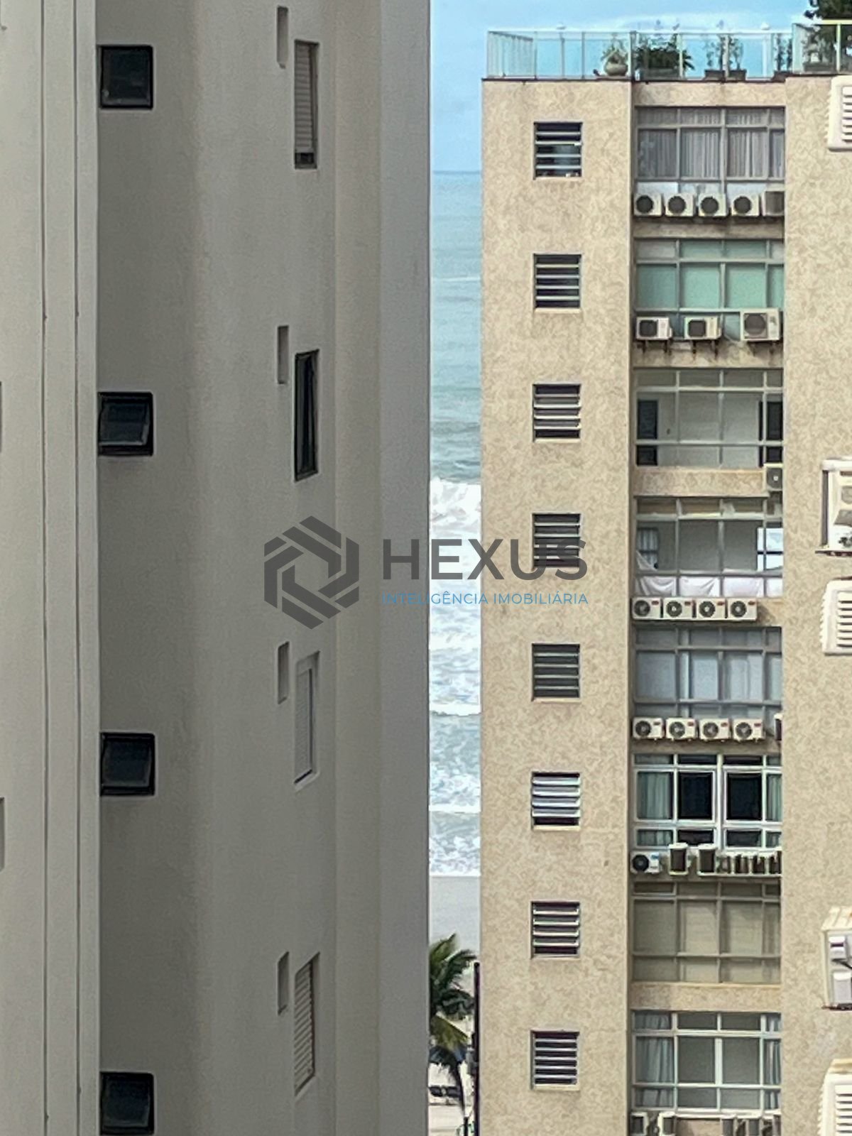 Foto 14 de Apartamento com varanda e lazer a 1 quadra da praia na região da Barra Funda nas Pitangueiras, Guarujá