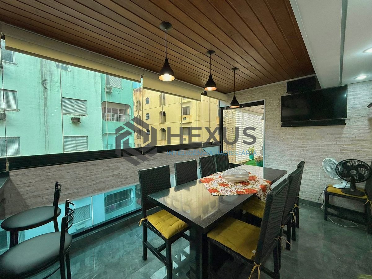 Foto 10 de Apartamento com varanda e lazer a 300m da praia na Enseada, Guarujá