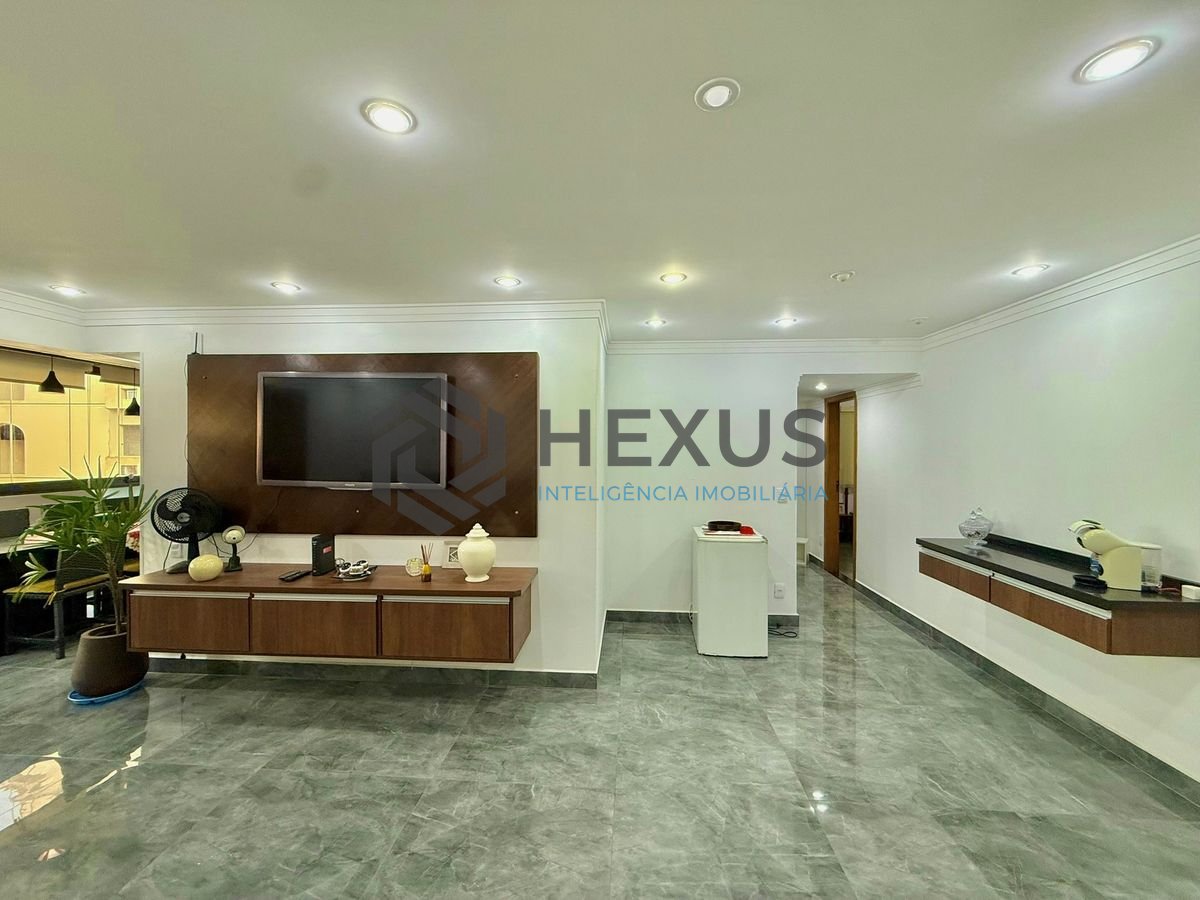 Foto 12 de Apartamento com varanda e lazer a 300m da praia na Enseada, Guarujá
