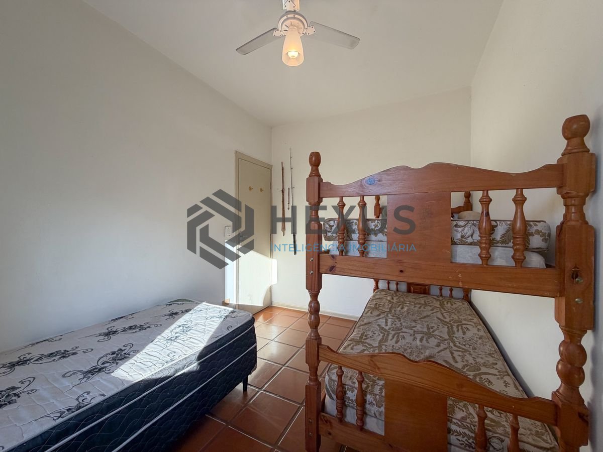 Foto 5 de Apartamento com varanda a 500m da praia na região da Vila Julia na Enseada, Guarujá
