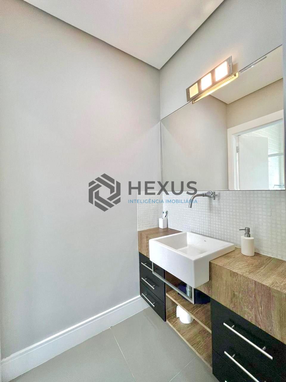 Foto 34 de Casa reformada com piscina e área gourmet no Jardim Acapulco, Guarujá