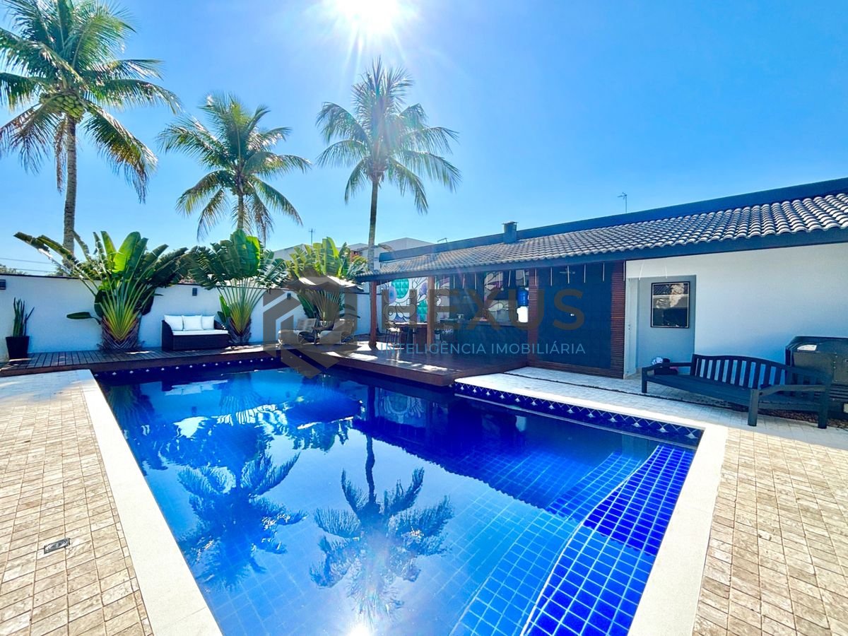 Foto 9 de Casa reformada com piscina e área gourmet no Jardim Acapulco, Guarujá