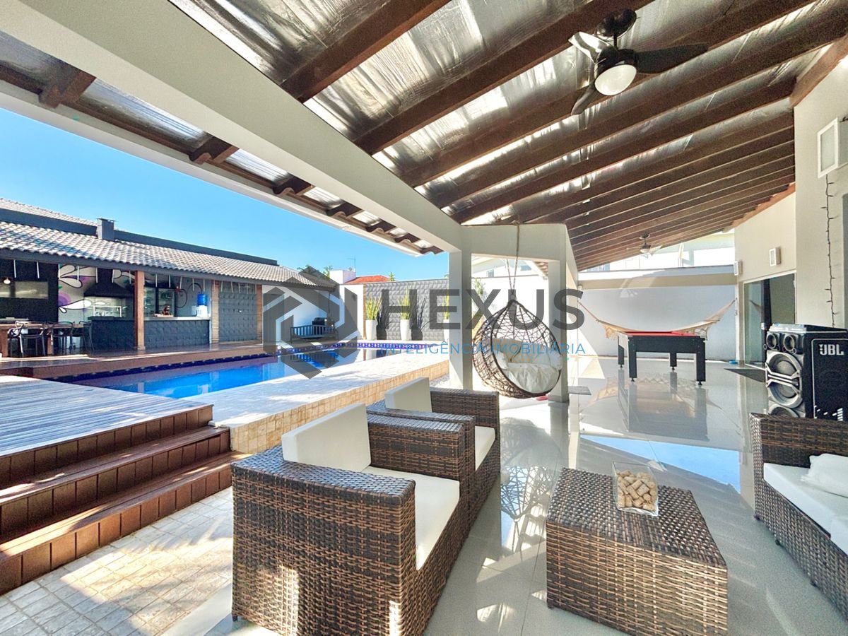 Foto 6 de Casa reformada com piscina e área gourmet no Jardim Acapulco, Guarujá