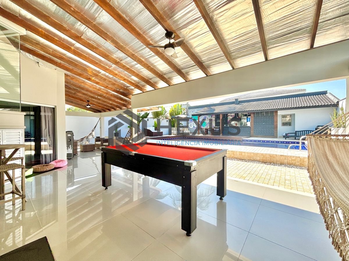 Foto 3 de Casa reformada com piscina e área gourmet no Jardim Acapulco, Guarujá