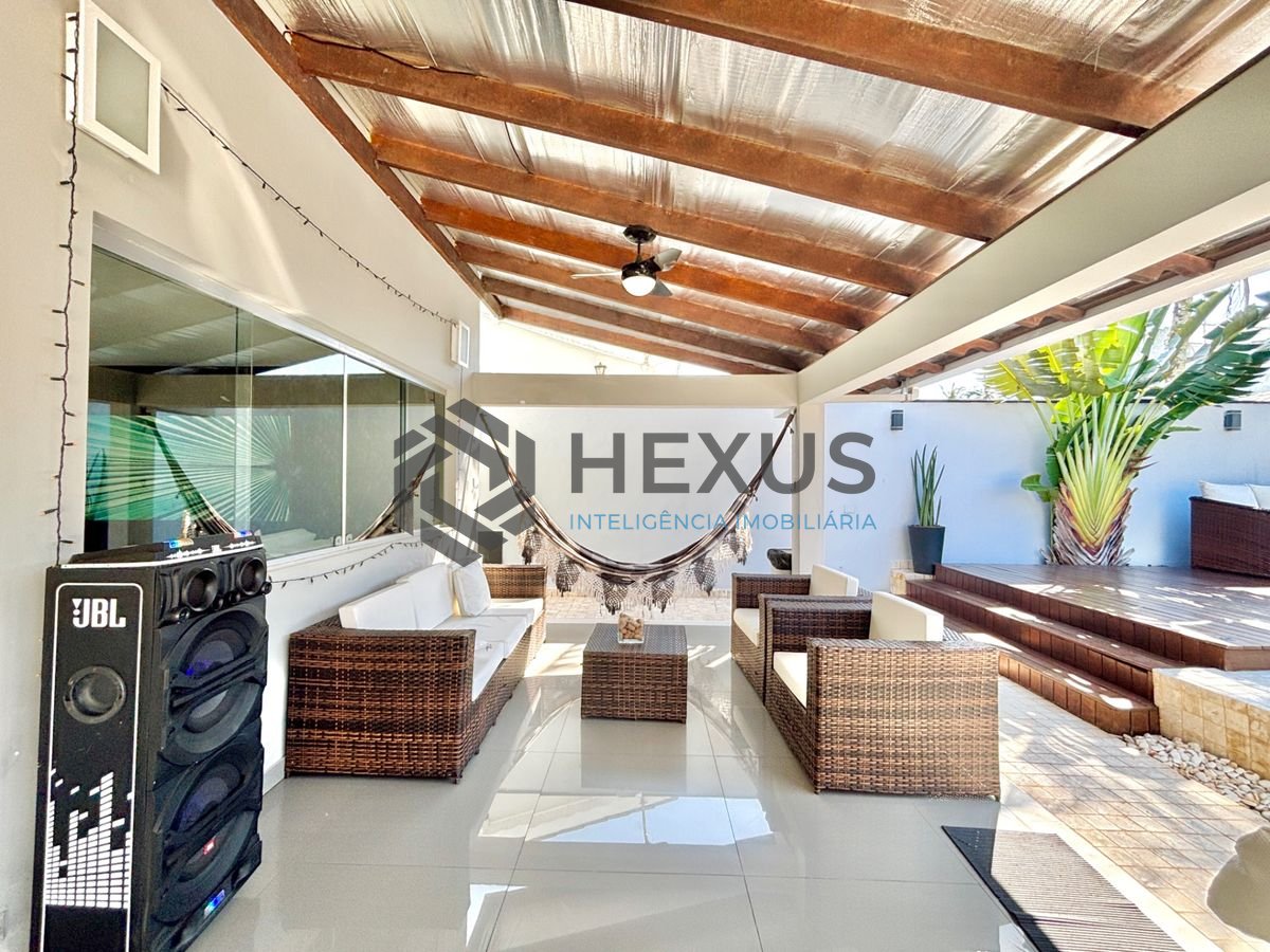 Foto 7 de Casa reformada com piscina e área gourmet no Jardim Acapulco, Guarujá