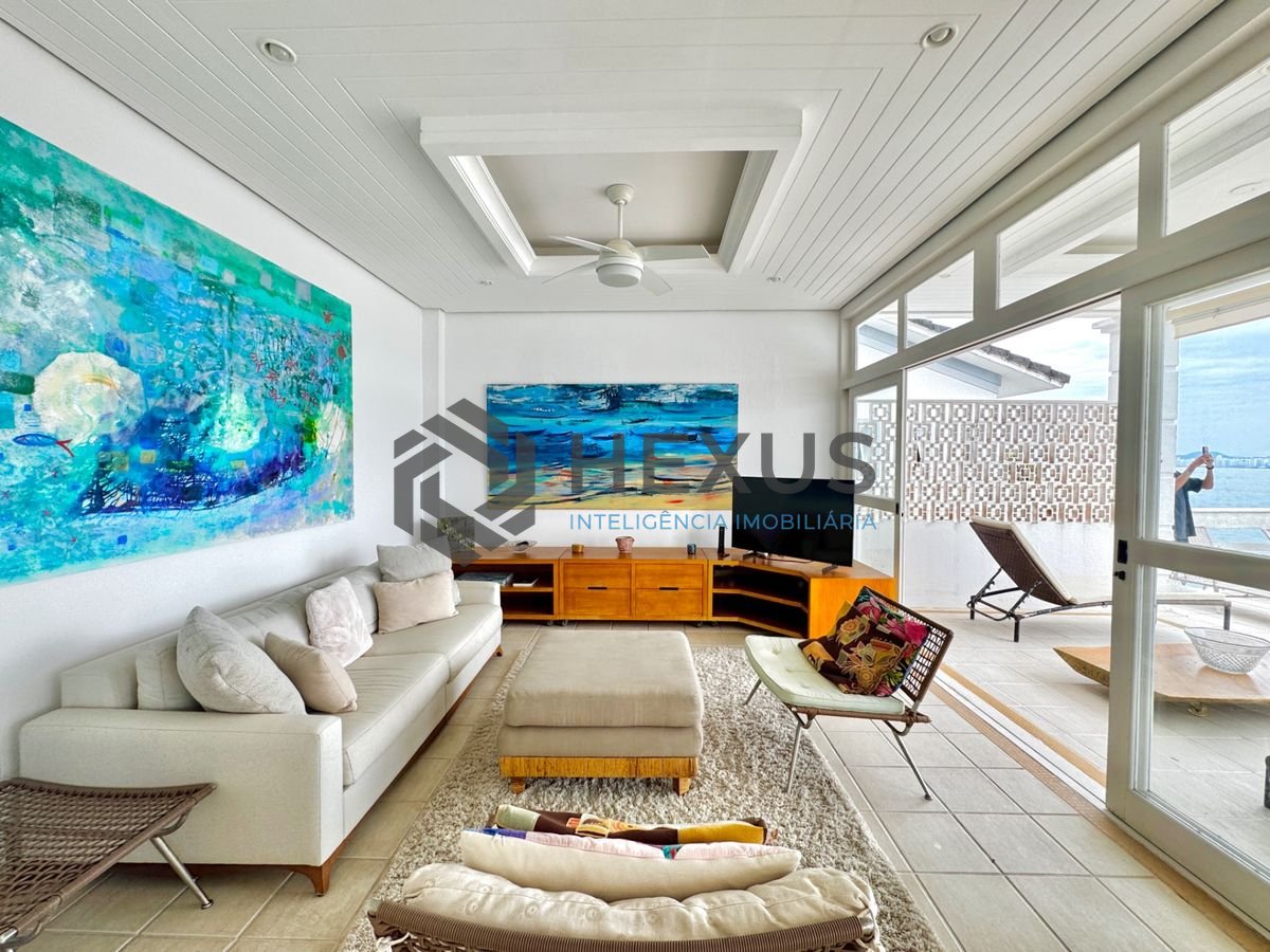 Foto 4 de Casa frente mar com piscina e área gourmet no Condomínio Península na Praia da Enseada, Guaruja