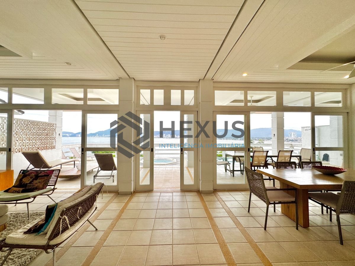 Foto 9 de Casa frente mar com piscina e área gourmet no Condomínio Península na Praia da Enseada, Guaruja
