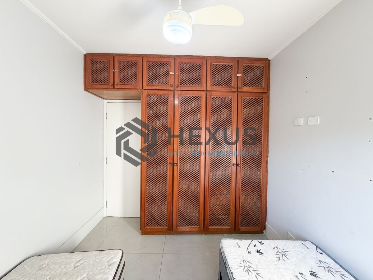 Foto 10 de Apartamento reformado com varanda e lazer no Jardim São Miguel na Enseada, Guarujá