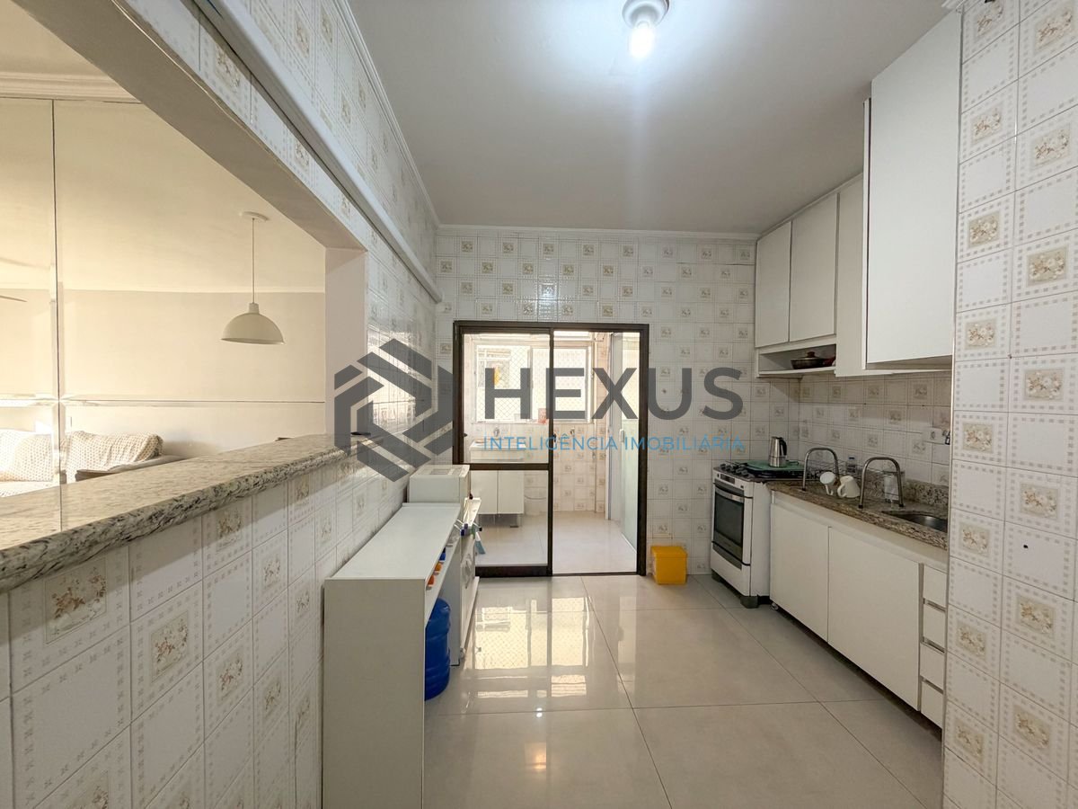 Foto 17 de Apartamento reformado com varanda e lazer no Jardim São Miguel na Enseada, Guarujá