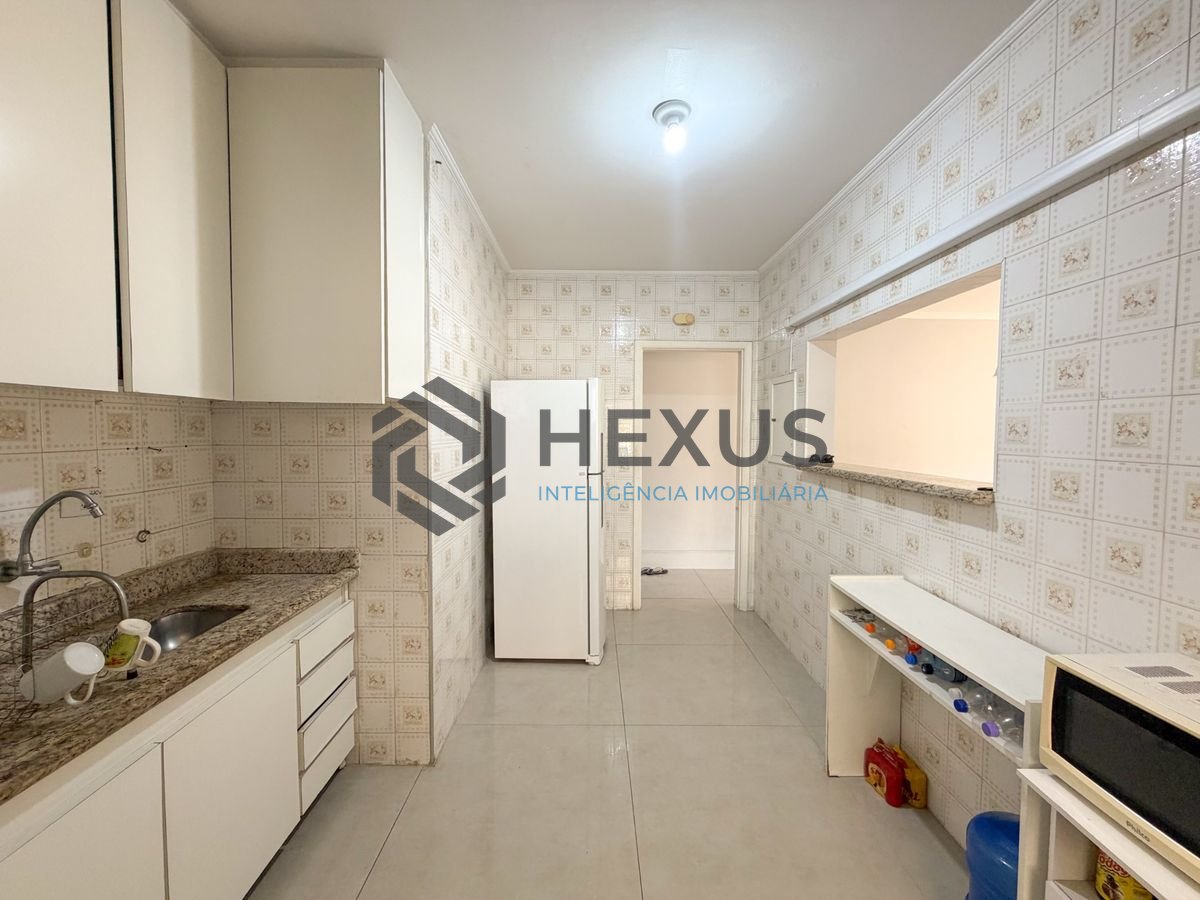 Foto 18 de Apartamento reformado com varanda e lazer no Jardim São Miguel na Enseada, Guarujá
