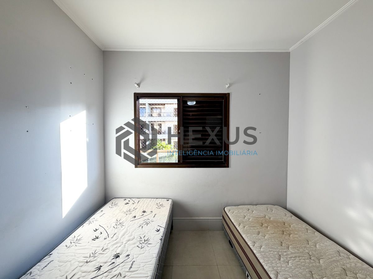 Foto 9 de Apartamento reformado com varanda e lazer no Jardim São Miguel na Enseada, Guarujá