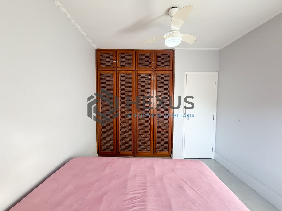 Foto 12 de Apartamento reformado com varanda e lazer no Jardim São Miguel na Enseada, Guarujá
