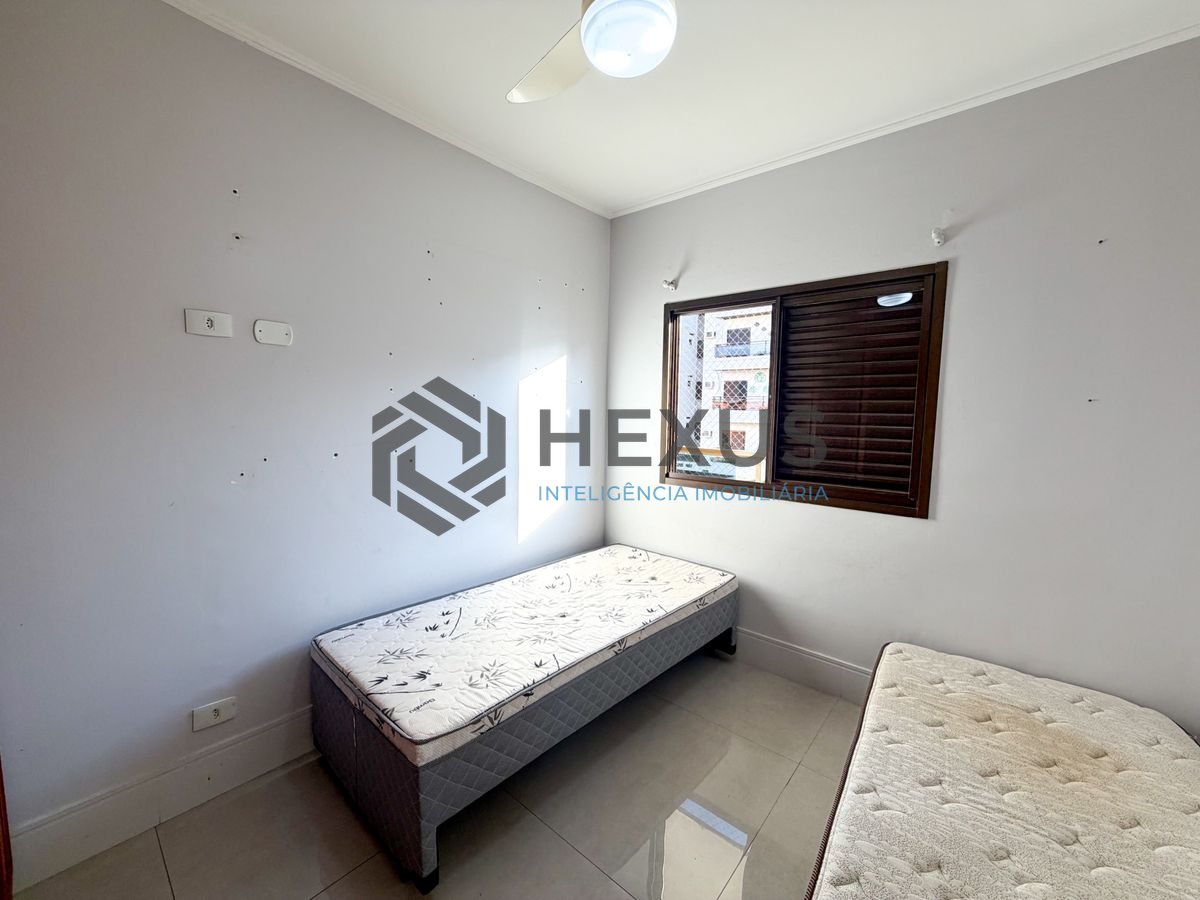 Foto 8 de Apartamento reformado com varanda e lazer no Jardim São Miguel na Enseada, Guarujá