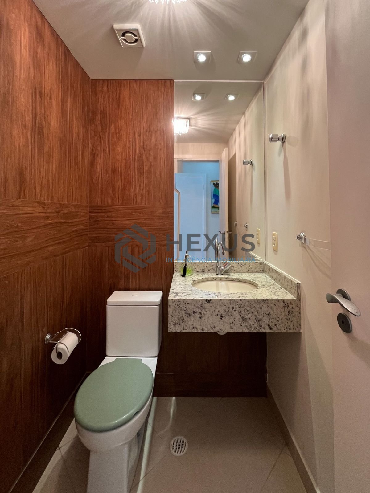 Foto 20 de Apartamento reformado frente mar com varanda gourmet vista mar e lazer nas Pitangueiras, Guarujá