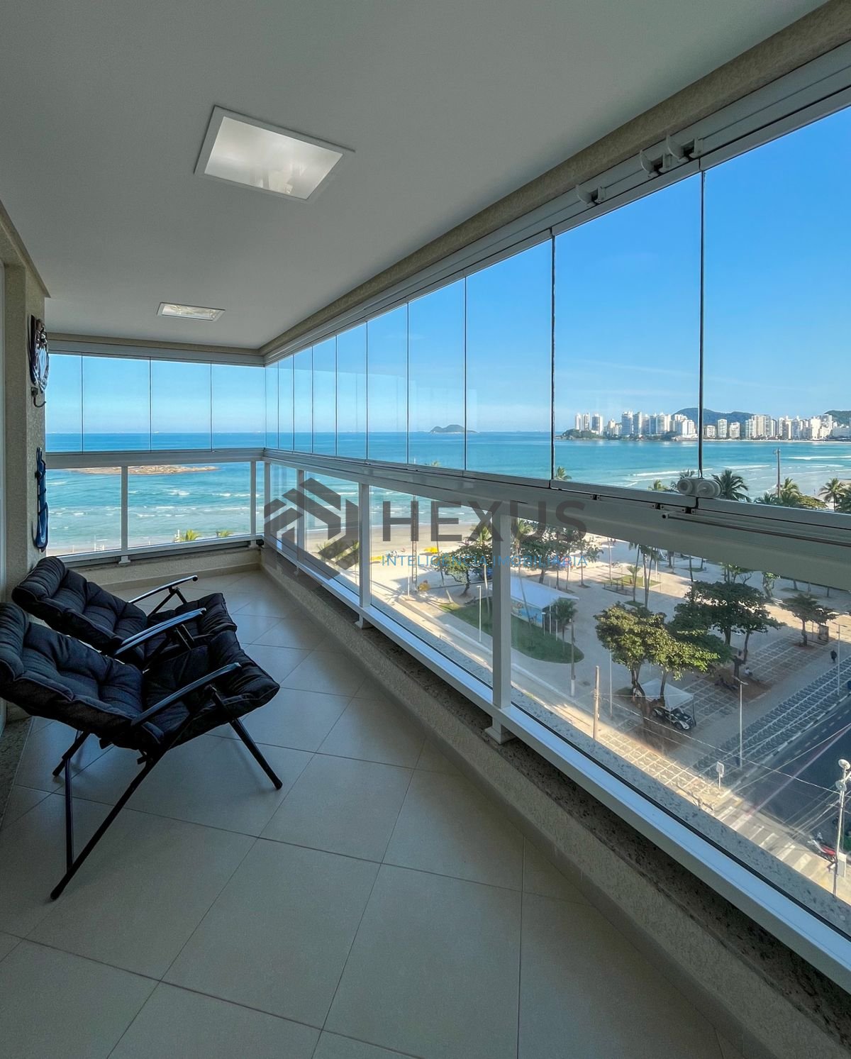 Foto 25 de Apartamento reformado frente mar com varanda gourmet vista mar e lazer nas Pitangueiras, Guarujá
