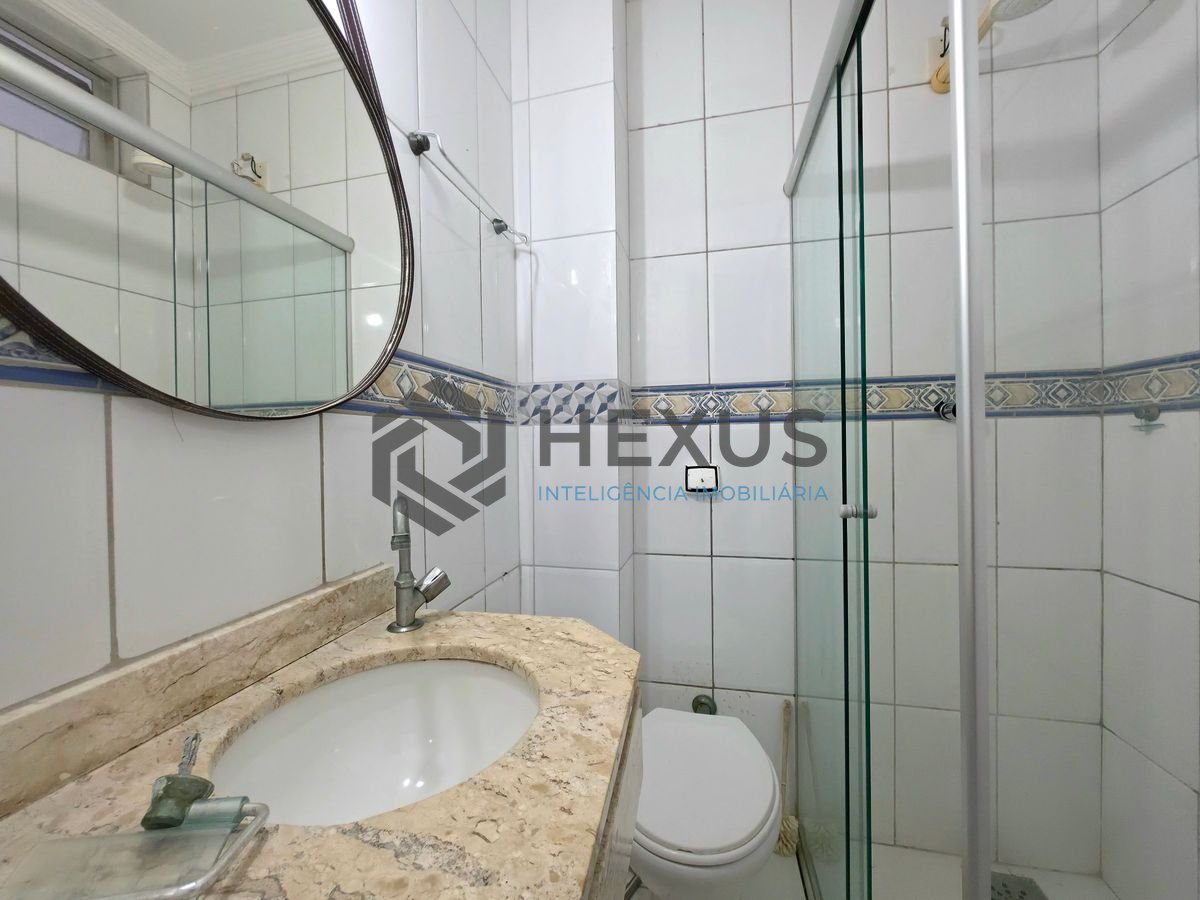 Foto 10 de Apartamento reformado frente mar com varanda vista mar nas Pitangueiras, Guarujá