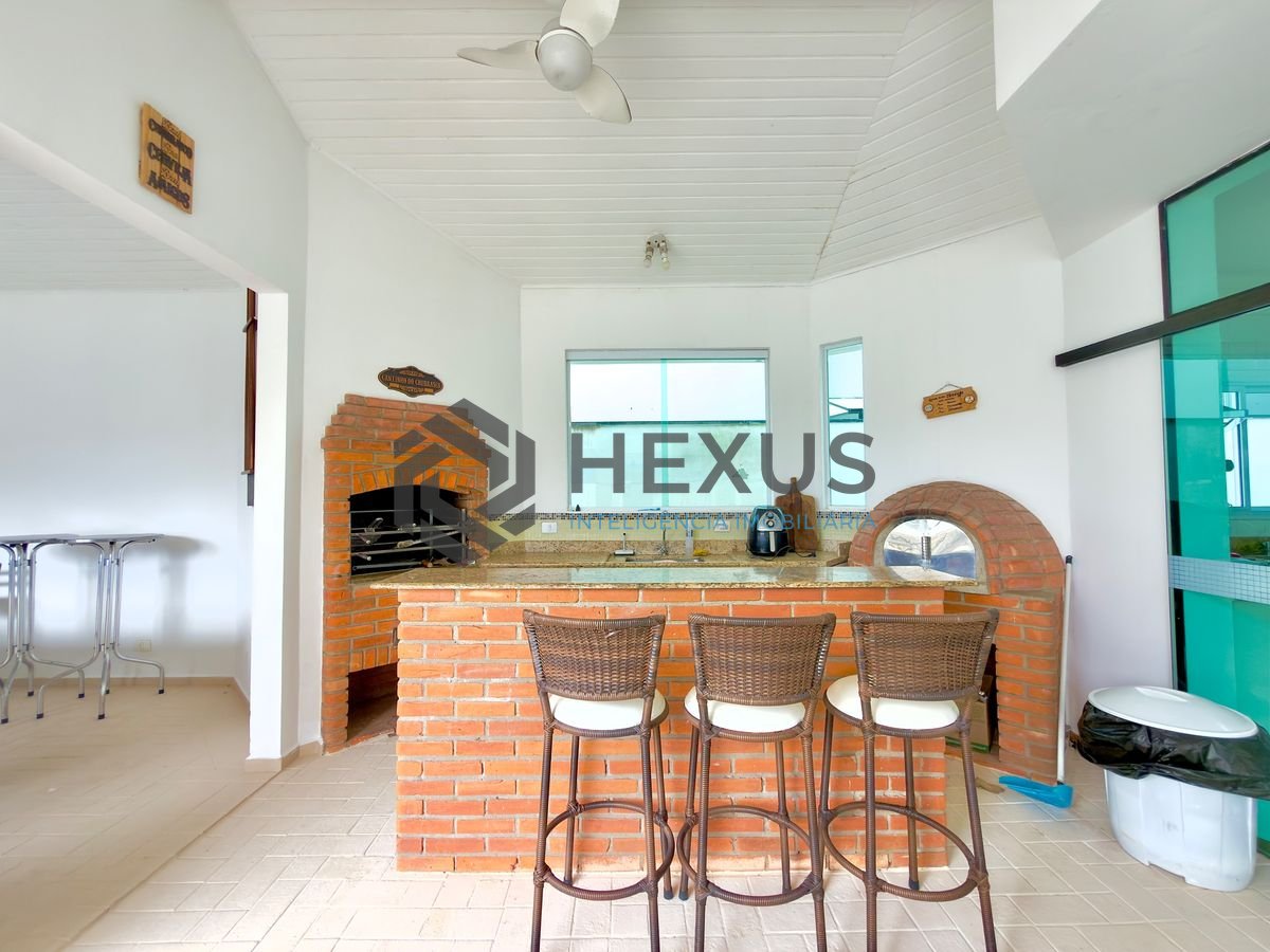 Foto 6 de Casa reformada com piscina e área gourmet no Jardim Acapulco, Guarujá