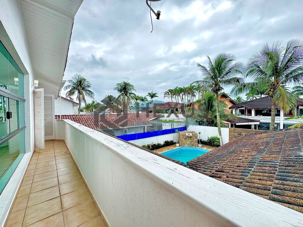 Foto 17 de Casa reformada com piscina e área gourmet no Jardim Acapulco, Guarujá
