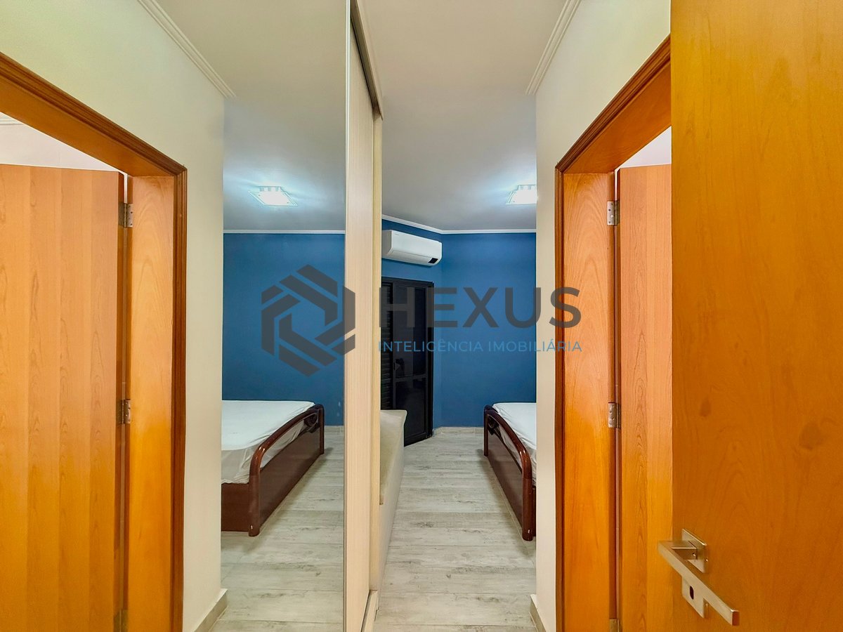 Foto 13 de Apartamento reformado com varanda e lazer a 100m da praia na Enseada, Guarujá