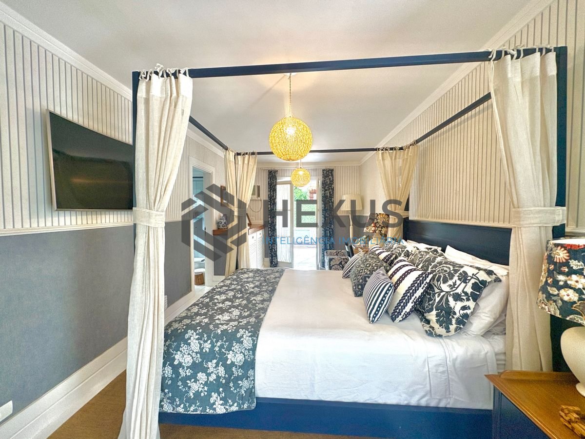 Foto 21 de Casa reformada com piscina e área gourmet no Jardim Acapulco, Guarujá