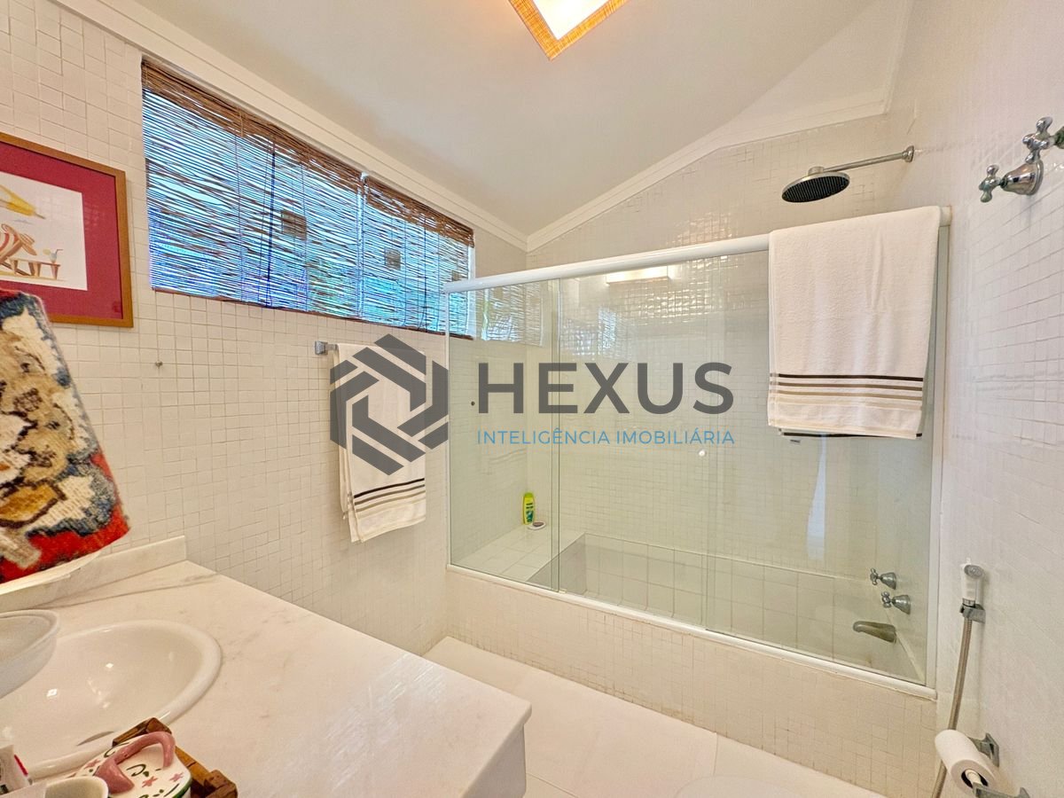 Foto 45 de Casa reformada com piscina e área gourmet no Jardim Acapulco, Guarujá