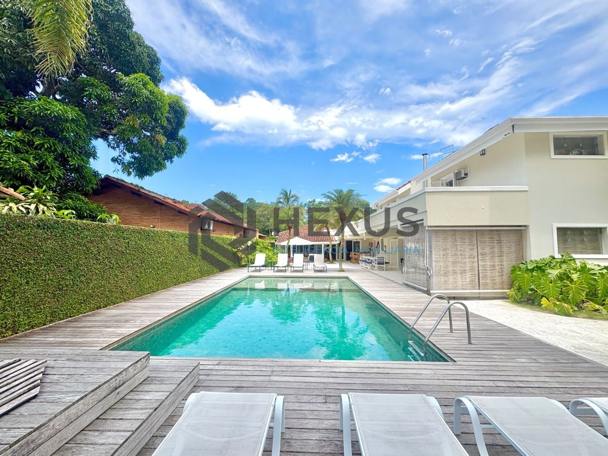 Foto 9 de Casa reformada com piscina e área gourmet no Jardim Acapulco, Guarujá