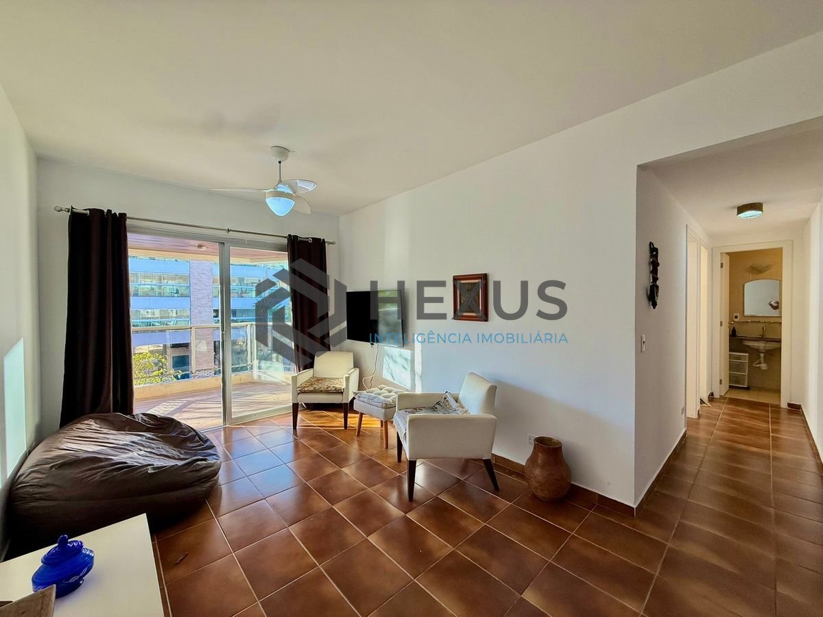 Foto 9 de Apartamento com varanda e lazer a 200m da praia na região da Acqua Mundo na Enseada, Guarujá