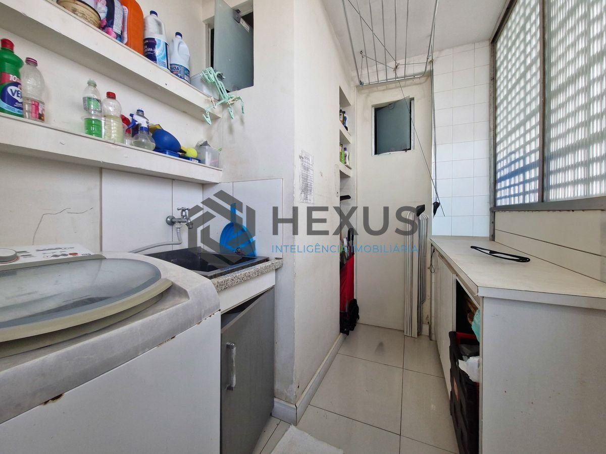 Foto 38 de Apartamento frente mar reformado com varanda vista mar nas Pitangueiras, Guarujá