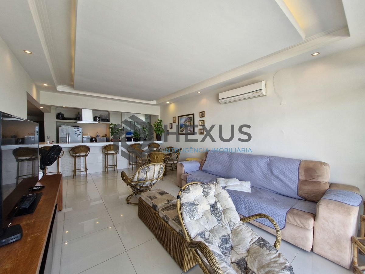 Foto 9 de Apartamento frente mar reformado com varanda vista mar nas Pitangueiras, Guarujá
