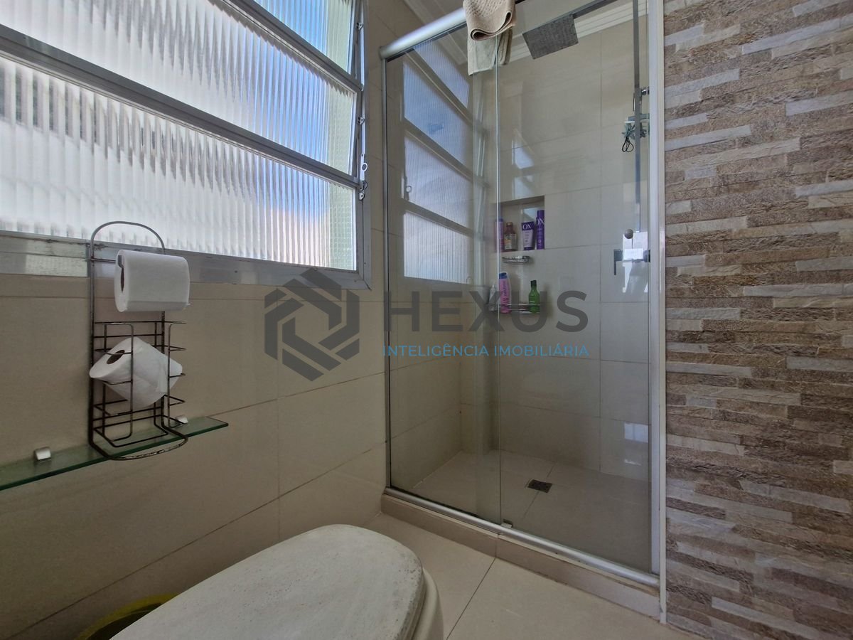 Foto 30 de Apartamento frente mar reformado com varanda vista mar nas Pitangueiras, Guarujá