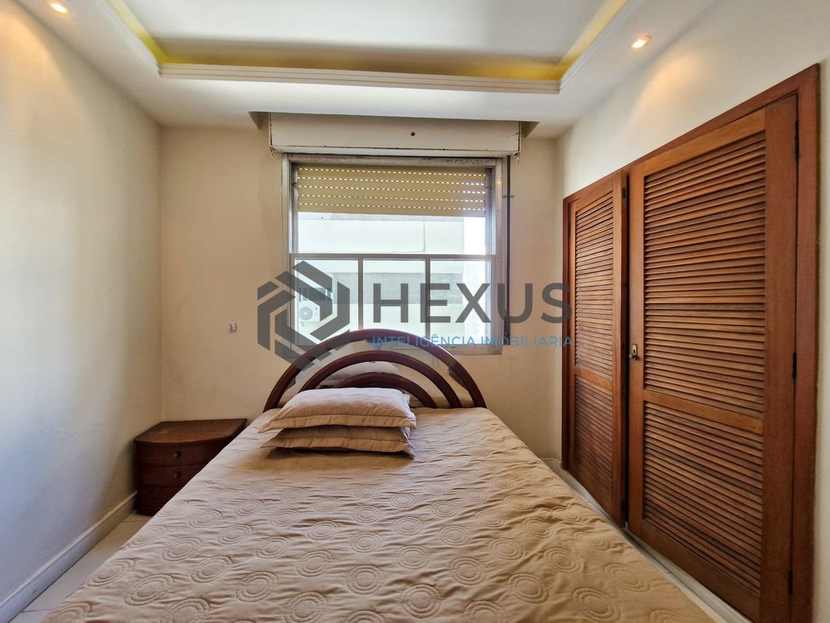 Foto 32 de Apartamento frente mar reformado com varanda vista mar nas Pitangueiras, Guarujá