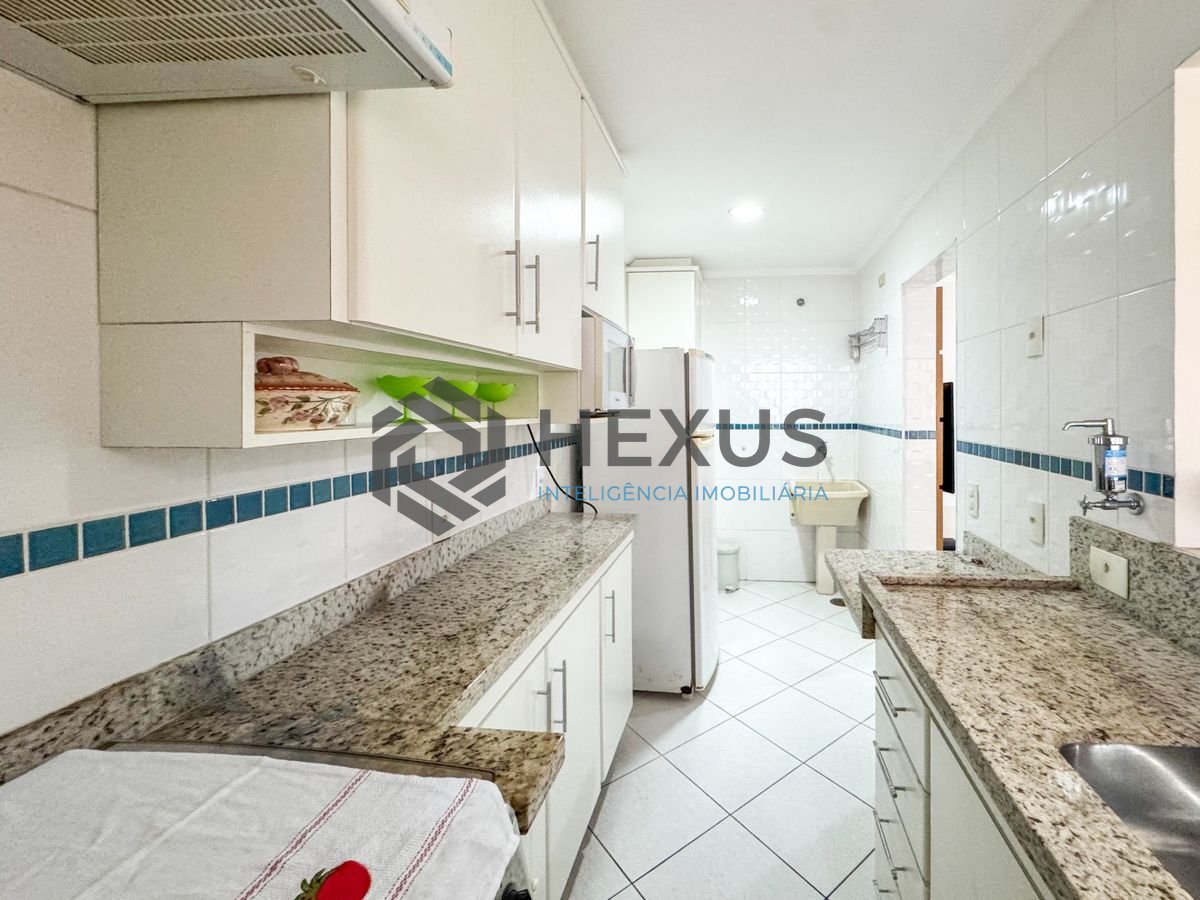 Foto 31 de Apartamento reformado com varanda e lazer a 1 quadra da praia nas Pitangueiras, Guarujá
