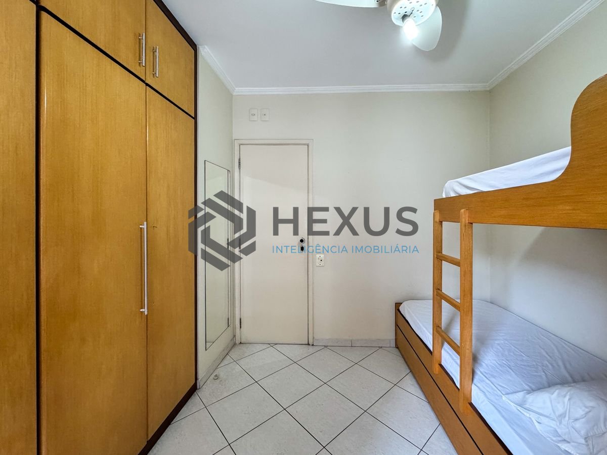 Foto 17 de Apartamento reformado com varanda e lazer a 1 quadra da praia nas Pitangueiras, Guarujá