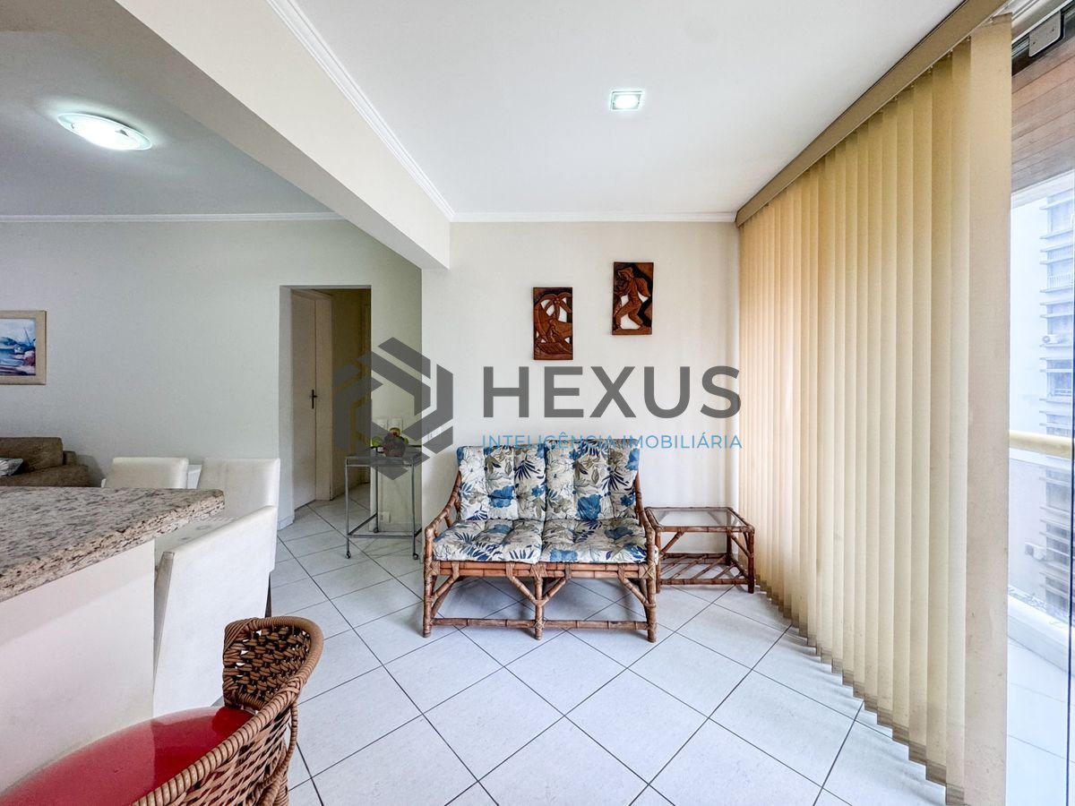 Foto 10 de Apartamento reformado com varanda e lazer a 1 quadra da praia nas Pitangueiras, Guarujá