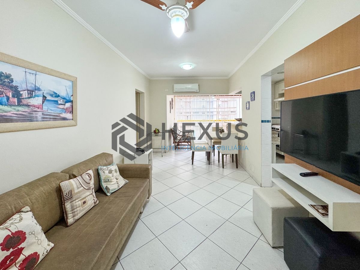 Foto 2 de Apartamento reformado com varanda e lazer a 1 quadra da praia nas Pitangueiras, Guarujá
