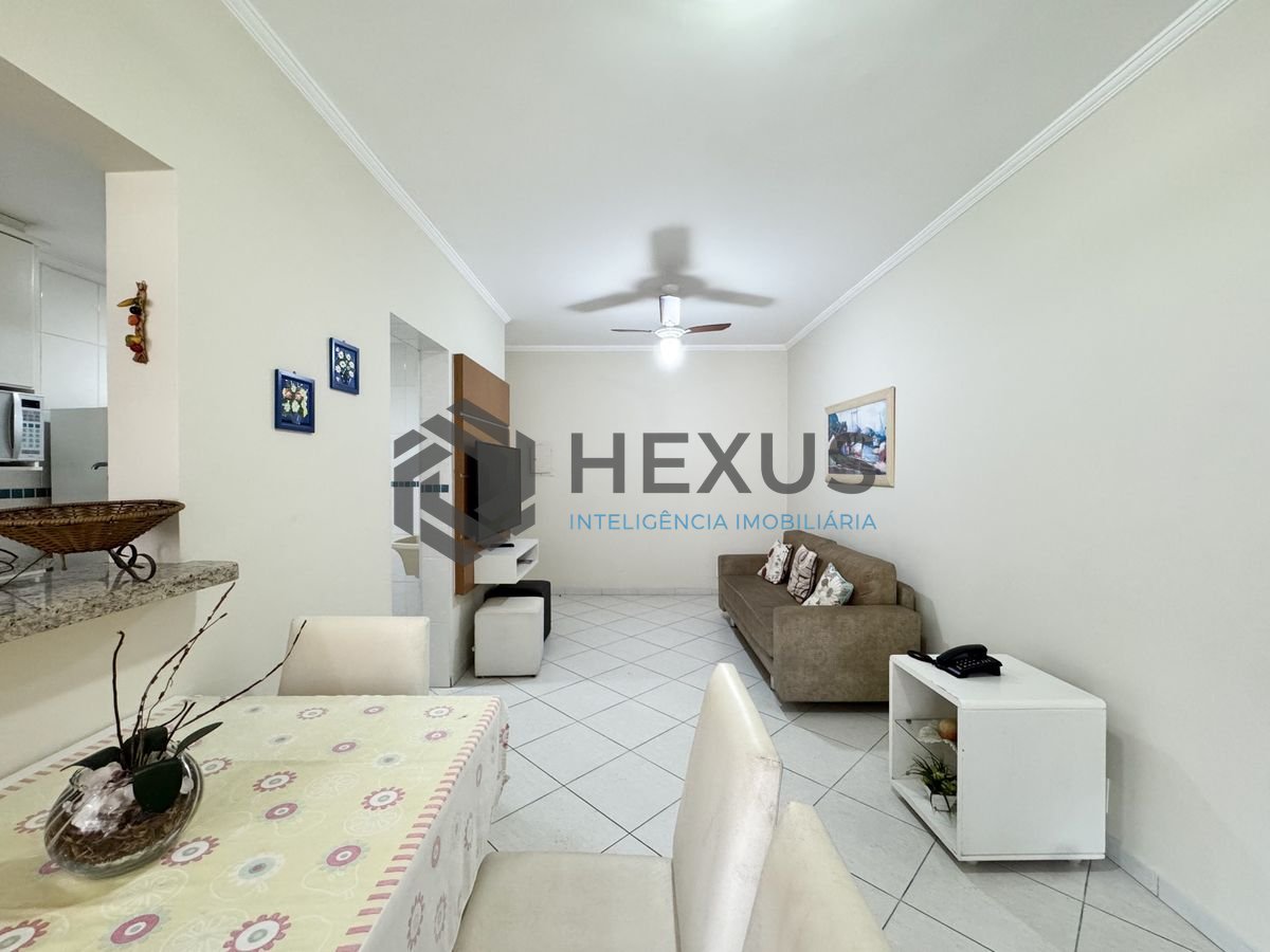 Foto 8 de Apartamento reformado com varanda e lazer a 1 quadra da praia nas Pitangueiras, Guarujá