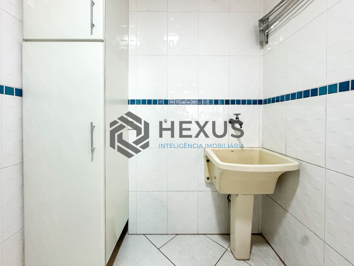 Foto 32 de Apartamento reformado com varanda e lazer a 1 quadra da praia nas Pitangueiras, Guarujá
