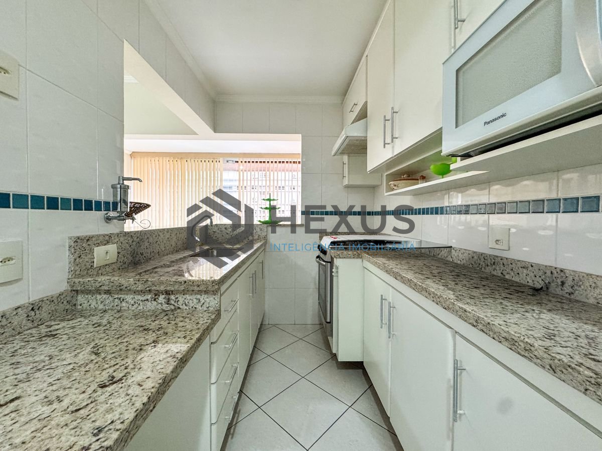 Foto 28 de Apartamento reformado com varanda e lazer a 1 quadra da praia nas Pitangueiras, Guarujá