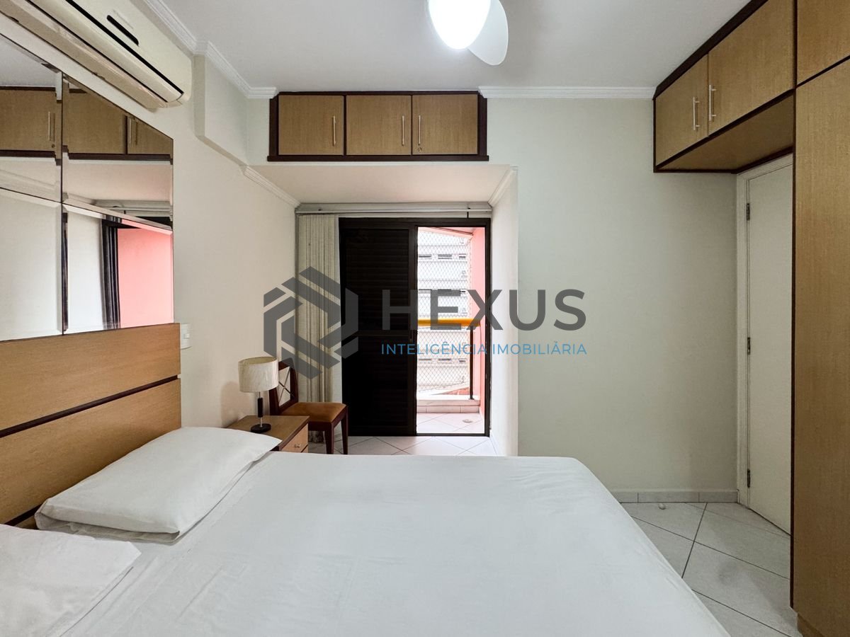 Foto 23 de Apartamento reformado com varanda e lazer a 1 quadra da praia nas Pitangueiras, Guarujá