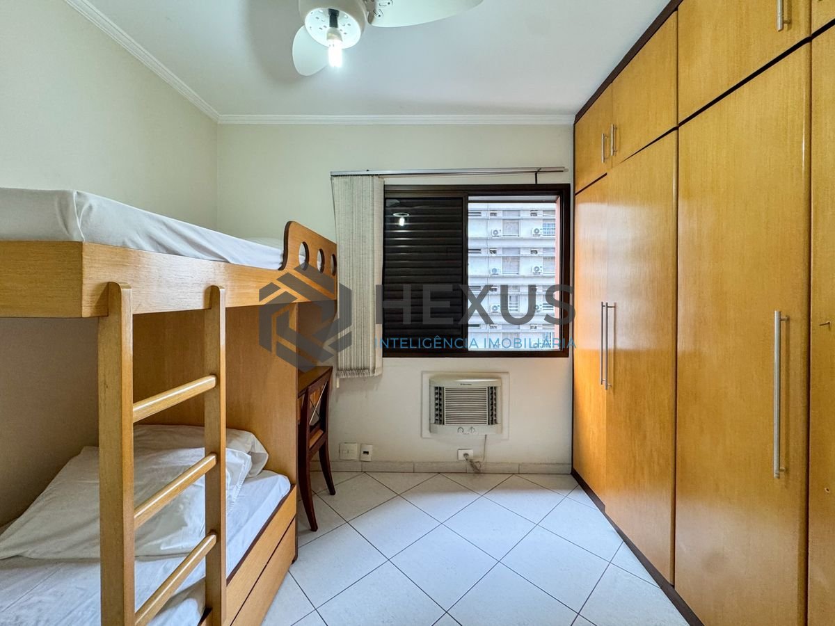 Foto 18 de Apartamento reformado com varanda e lazer a 1 quadra da praia nas Pitangueiras, Guarujá