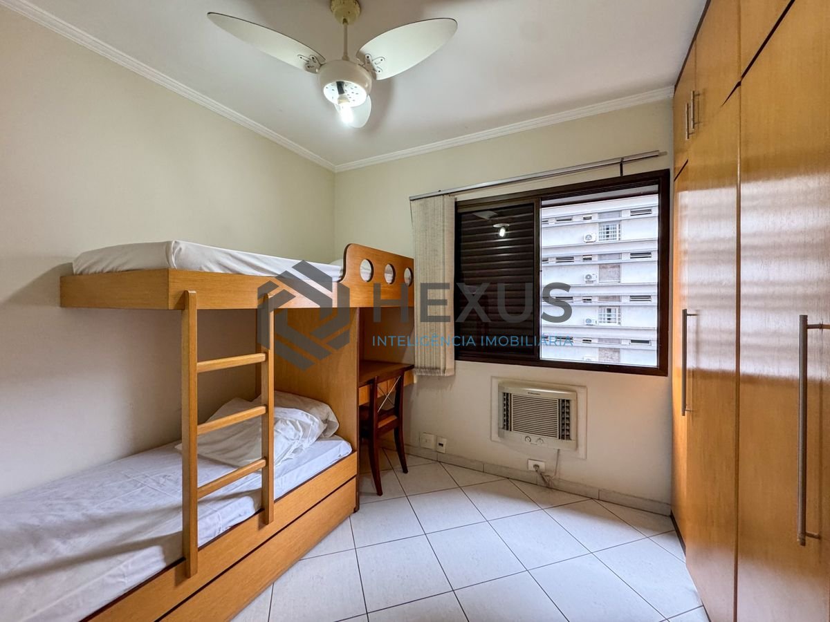 Foto 14 de Apartamento reformado com varanda e lazer a 1 quadra da praia nas Pitangueiras, Guarujá