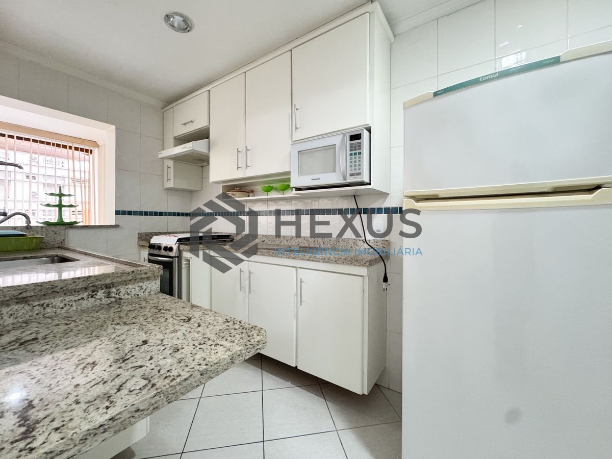 Foto 27 de Apartamento reformado com varanda e lazer a 1 quadra da praia nas Pitangueiras, Guarujá