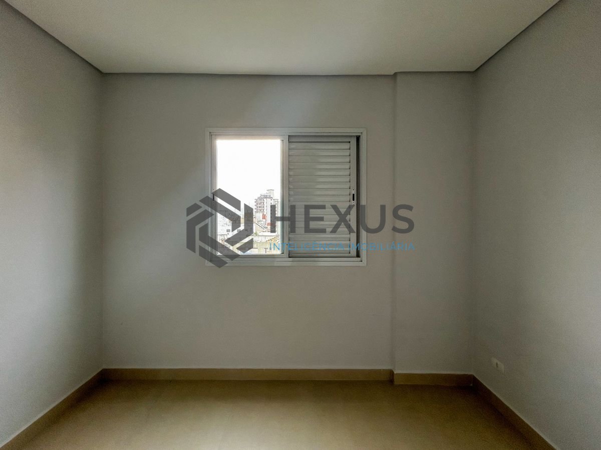 Foto 11 de Apartamento com varanda e lazer a 300m da praia na região da Brunella na Enseada, Guarujá