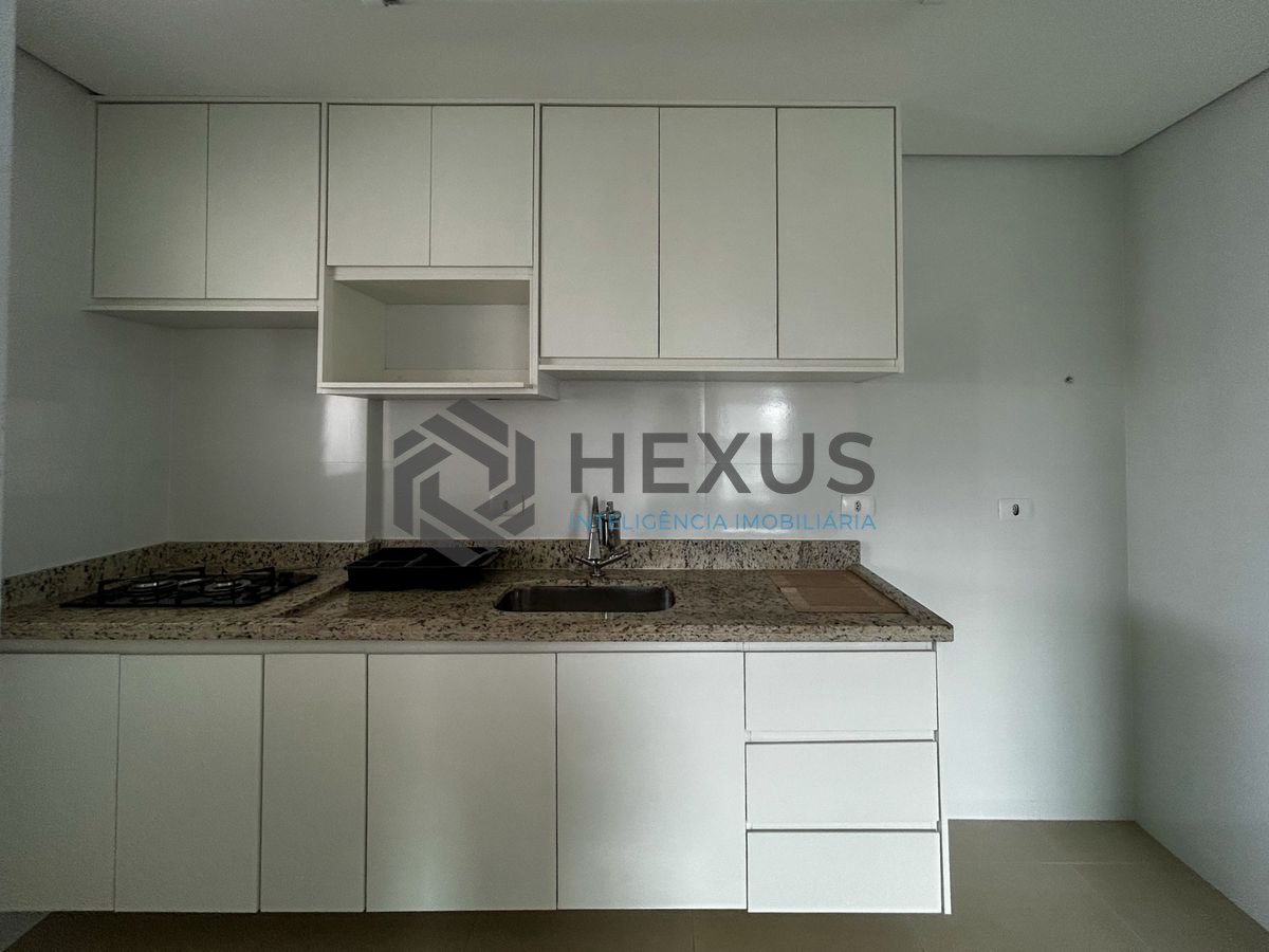 Foto 8 de Apartamento com varanda e lazer a 300m da praia na região da Brunella na Enseada, Guarujá