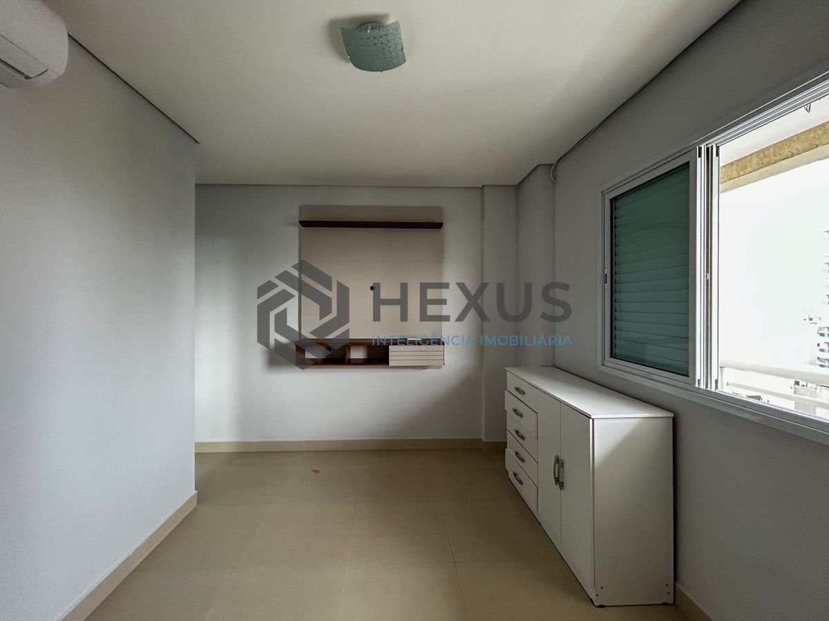 Foto 17 de Apartamento com varanda e lazer a 300m da praia na região da Brunella na Enseada, Guarujá