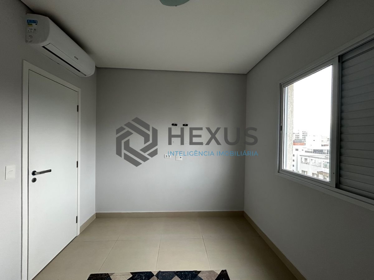 Foto 10 de Apartamento com varanda e lazer a 300m da praia na região da Brunella na Enseada, Guarujá